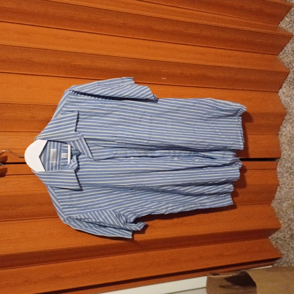 Vanhueson blue pinstriped men's shirt